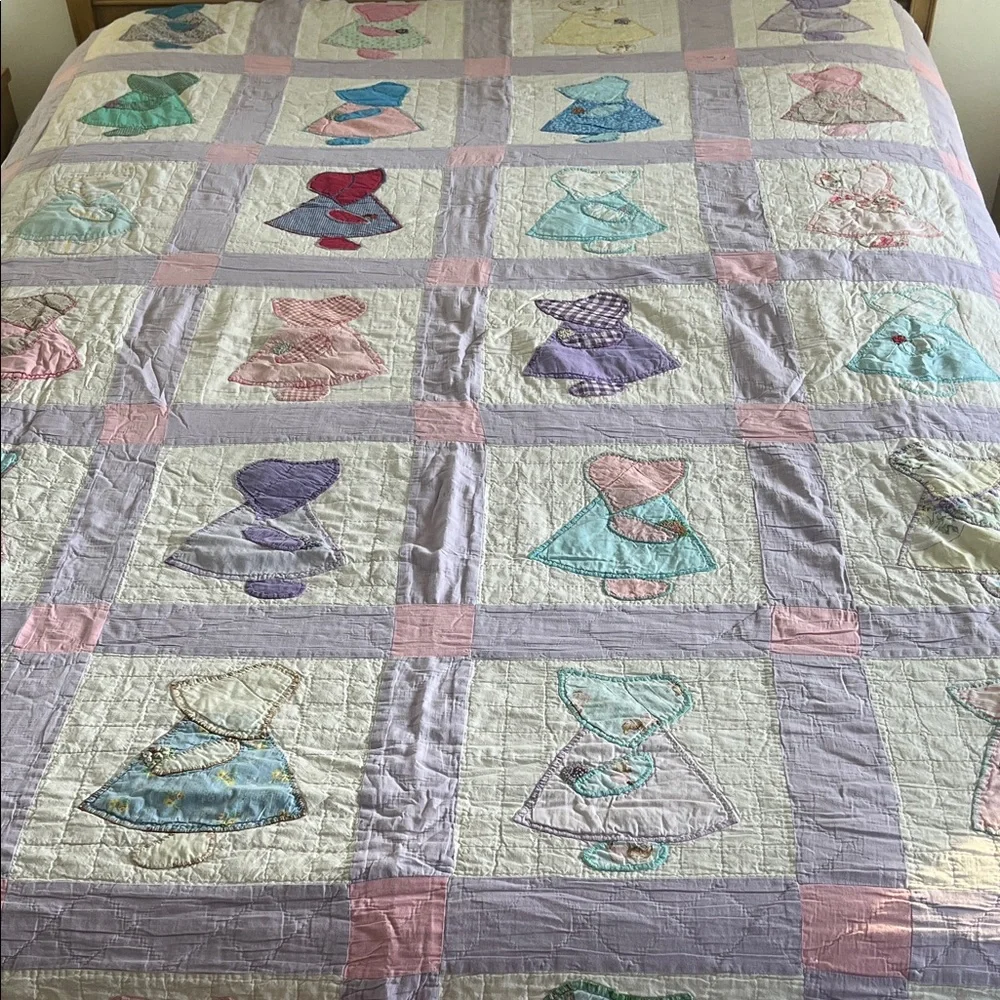 VINTAGE/ANTIQUE Handmade Quilt SUNBONNET SUE Pastel Hues Cotton Cottage Shabby